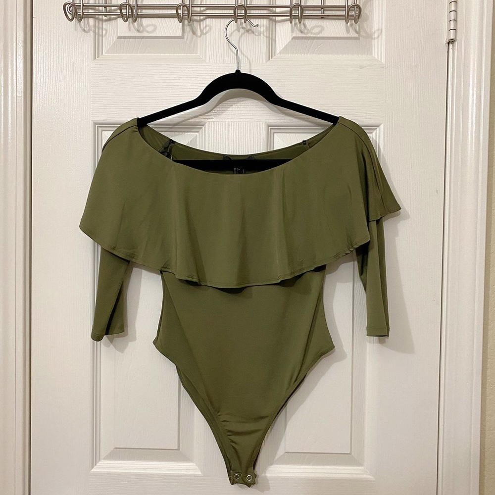 NWOT. F21 Off the Shoulder Green Bodysuit